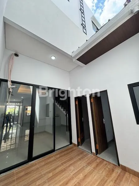 image RUMAH BARU 3.5 LANTAI DESAIN MEWAH MATERIAL PREMIUM ROW 2 MOBIL CARPORT 2 MOBIL DURI KEPA DEKAT TANJUNG DUREN DI JAKARTA BARAT (5)