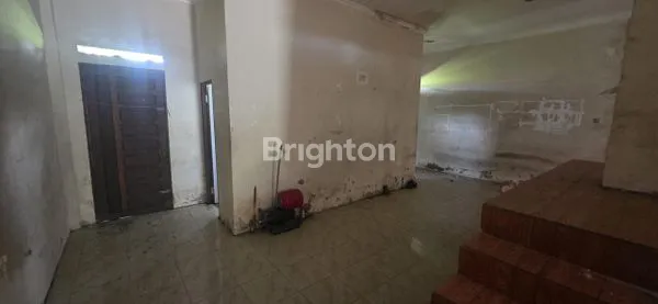 image RUKO 3 LANTAI SIAP TEMPATI PINGGIR JALAN AYANI 2 ARTERI SUPADIO PONTIANAK (8)