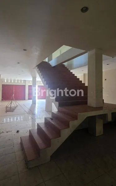 image RUKO 3 LANTAI SIAP TEMPATI PINGGIR JALAN AYANI 2 ARTERI SUPADIO PONTIANAK (3)