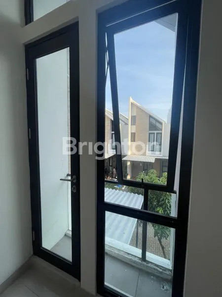 image RUMAH 2 LT RAPI SIAP HUNI DI PROVENCE BSD TANGERANG (7)