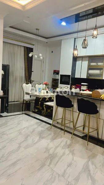 image RUMAH MEWAH SIAP HUNI, DESAIN MODERN & LUAS TANAH 400M² (3)