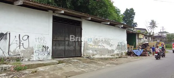 image DI SEWAKAN GUDANG SIAP PAKAI DI MAGELANG (5)