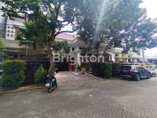 image RUMAH MEWAH( SUHAT , UB) DIKONTRAKKAN DI GRIYA SANTA LT 420M² (3)