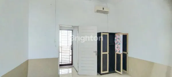 image RUKO GANDENG DENGAN HARGA BAGUS DI LOKASI YANG COCOK UNTUK JADIKAN BISNIS KOST - LOKASI STRATEGIS - ROW JALAN 2 MOBIL - DAERAH JL AYAHANDA DEKAT KAMPUS UNPRI (3)