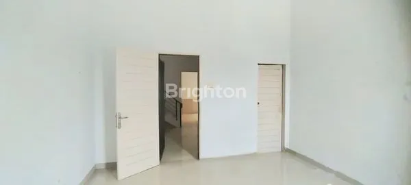 image RUKO GANDENG DENGAN HARGA BAGUS DI LOKASI YANG COCOK UNTUK JADIKAN BISNIS KOST - LOKASI STRATEGIS - ROW JALAN 2 MOBIL - DAERAH JL AYAHANDA DEKAT KAMPUS UNPRI (2)