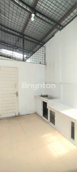 image RUKO GANDENG DENGAN HARGA BAGUS DI LOKASI YANG COCOK UNTUK JADIKAN BISNIS KOST - LOKASI STRATEGIS - ROW JALAN 2 MOBIL - DAERAH JL AYAHANDA DEKAT KAMPUS UNPRI (5)