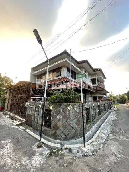 image RUMAH MEWAH LUAS DI BUAH BATU BANDUNG – LT 250 LB 300 | 5 KAMAR | GARASI 4 MOBIL (3)