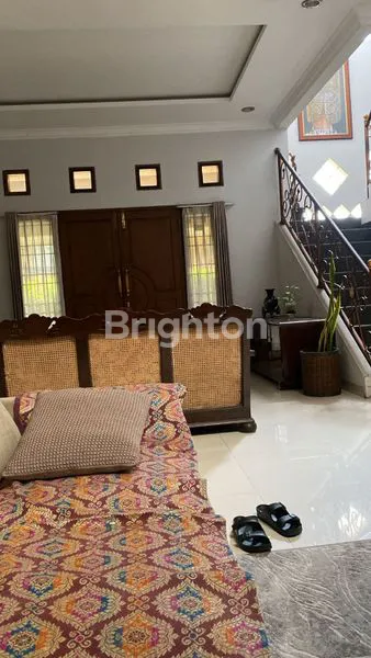 image RUMAH MEWAH LUAS DI BUAH BATU BANDUNG – LT 250 LB 300 | 5 KAMAR | GARASI 4 MOBIL (6)