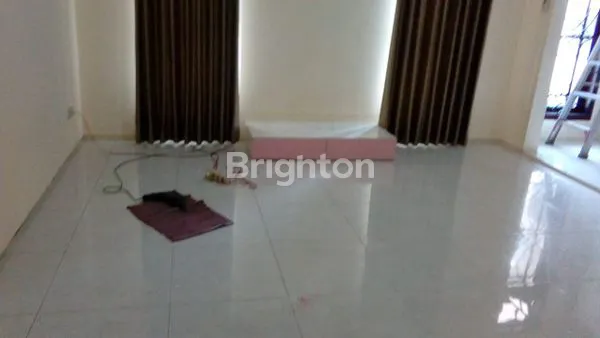 image RUMAH STRATEGIS DI KEMANGGISAN SLIPI, LT 260M², 5 KT & KM (2)