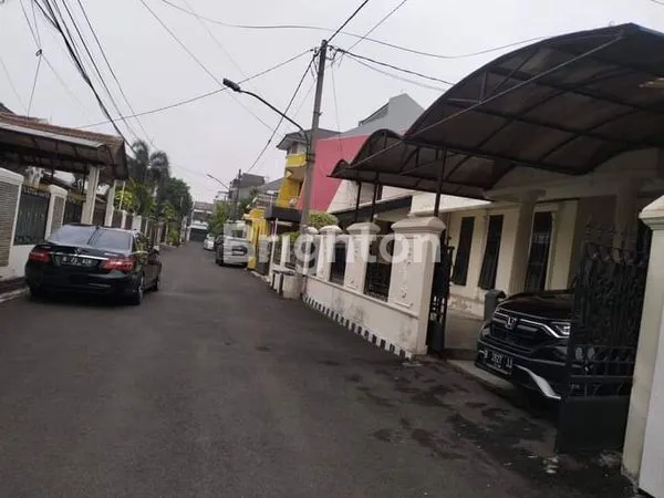 image RUMAH STRATEGIS DI KEMANGGISAN SLIPI, LT 260M², 5 KT & KM (8)