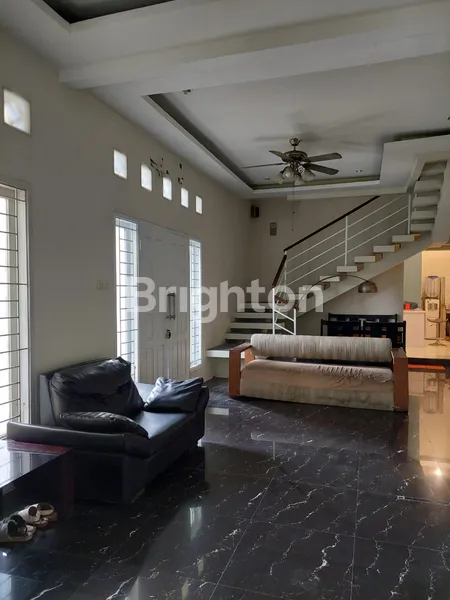 image JARANG ADA,RUMAH BAGUS, 3LANTAI, HOEK, SUDAH RENOV, BANYAK KAMAR DI KELAPA GADING,JAKARTA UTARA HANYA 3MAN (5)