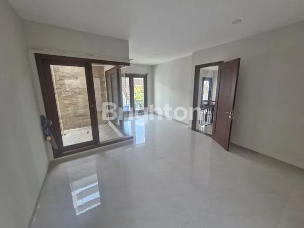 image RUMAH MEWAH DIJUAL DI PUSAT KOTA SOLOBARU (8)
