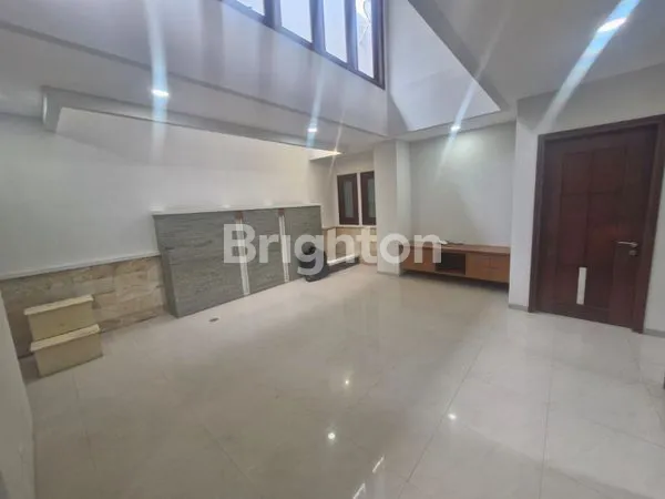image RUMAH MEWAH DIJUAL DI PUSAT KOTA SOLOBARU (2)