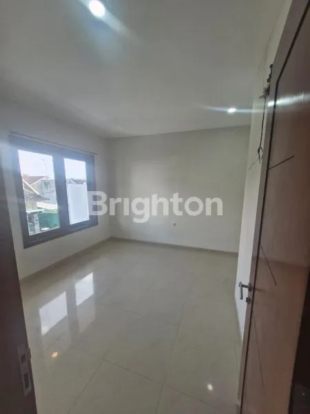 image RUMAH MEWAH DIJUAL DI PUSAT KOTA SOLOBARU (6)