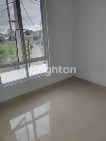 image SERAMBI JAKARTA RUMAH 2 LANTAI HARGA 1,2M  (2)