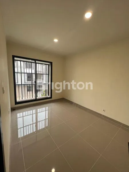 image RUMAH SIAP HUNI DI GADING SERPONG, CLUSTER LEONORA, 2 LANTAI TANGERANG (8)