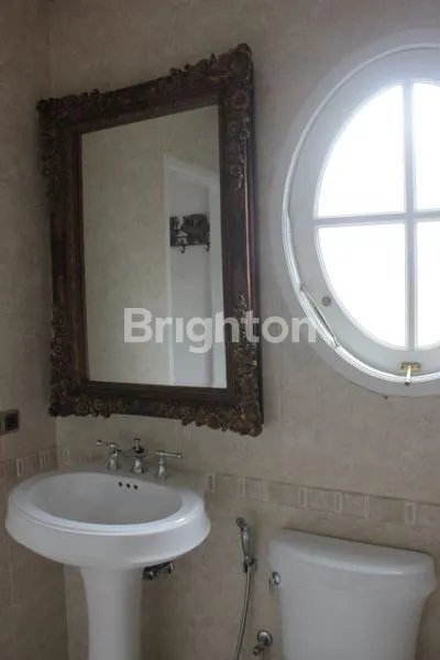 image RUMAH MEWAH CANTIK TAMAN DIPONEGORO LIPPO KARAWACI (8)