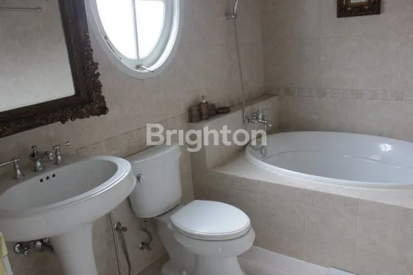 image RUMAH MEWAH CANTIK TAMAN DIPONEGORO LIPPO KARAWACI (7)