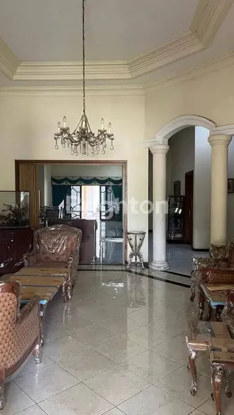 image DIJUAL RUMAH MANYAR STRATEGIS PUSAT KOTA, TERAWAT, ROW JALAN KEMBAR, LINGKUNGAN NYAMAN, DEKAT KAMPUS UNTAG  (3)