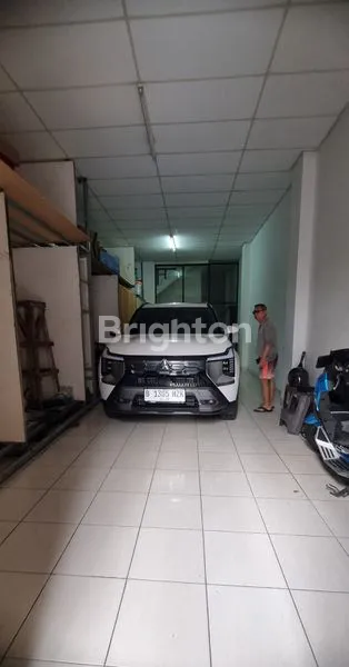 image RUMAH SEWA JELAMBAR 4 LANTAI (3)