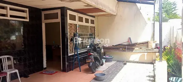 image RUMAH SECOND TENGGILIS 1,5 LANTAI STRATEGIS DEKAT RAYA JEMURSARI, DEKAT BANYAK HOTEL DAN PERKANTORAN  (2)