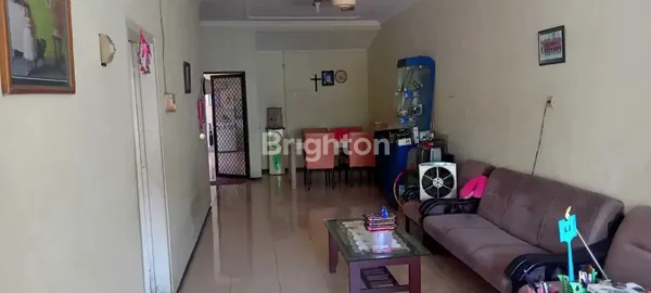 image RUMAH SECOND TENGGILIS 1,5 LANTAI STRATEGIS DEKAT RAYA JEMURSARI, DEKAT BANYAK HOTEL DAN PERKANTORAN  (4)