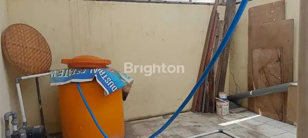 image RUMAH SECOND TENGGILIS 1,5 LANTAI STRATEGIS DEKAT RAYA JEMURSARI, DEKAT BANYAK HOTEL DAN PERKANTORAN  (8)