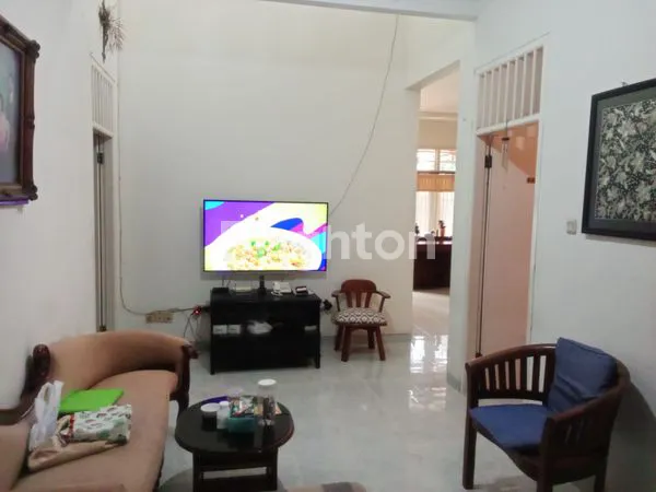 image HUNIAN STRATEGIS JAKSEL, 7 KT & GARASI 4 MOBIL (4)