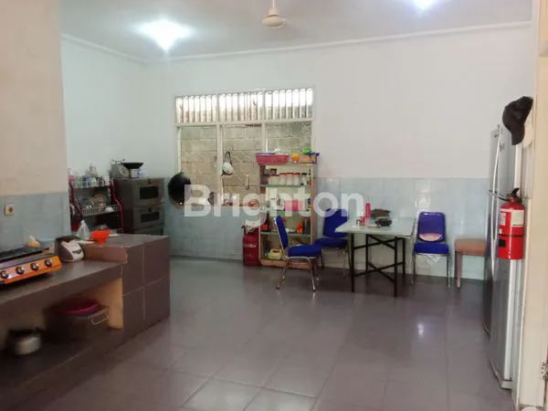 image HUNIAN STRATEGIS JAKSEL, 7 KT & GARASI 4 MOBIL (7)