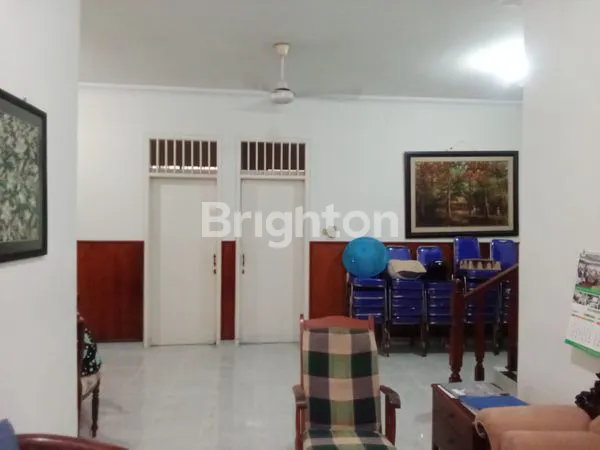 image HUNIAN STRATEGIS JAKSEL, 7 KT & GARASI 4 MOBIL (8)