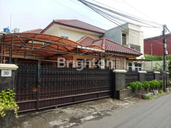 image HUNIAN STRATEGIS JAKSEL, 7 KT & GARASI 4 MOBIL (1)