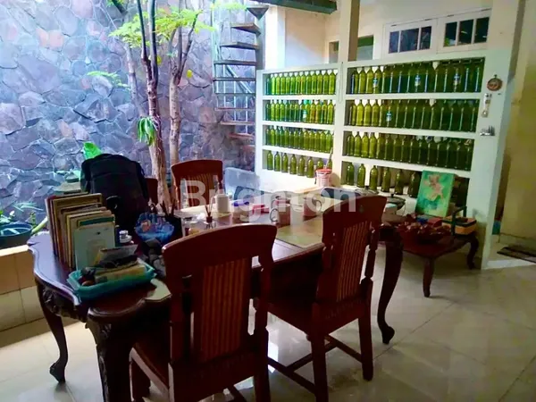 image RUMAH MANYAR INDAH LINGKUNGAN ASRI DAN TENANG, DEKAT TAMAN, MASIH TERAWAT, STRATEGIS PUSAT KOTA  (8)