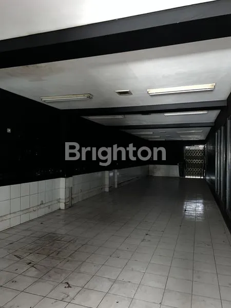 image KANTOR STRATEGIS BEKAS SHOWROOM DI DIPONEGORO (8)