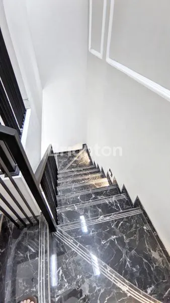 image RUMAH NEW MINIMALIS KLAMPIS ANOM - WISMA MUKTI DEKAT MERR / SEMOLOWARU / KERTAJAYA (6)