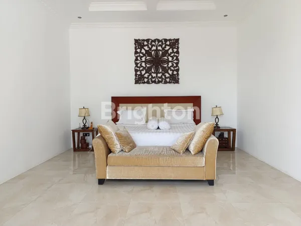 image RUMAH MEWAH 2,5 LANTAI, PREMIUM HARGA MIRING, SIAP HUNI DI PECATU BALI (2)