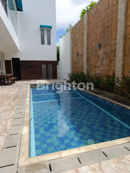 image RUMAH MEWAH 2,5 LANTAI, PREMIUM HARGA MIRING, SIAP HUNI DI PECATU BALI (4)
