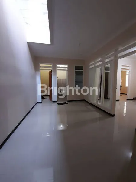 image RUMAH SIAP HUNI 5 KT, 2 LANTAI, SHM DI RUNGKUT (1)