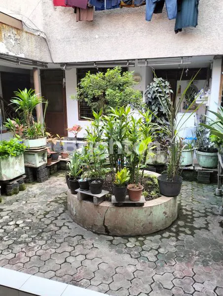 image RUMAH DI MANYAR KERTOARJO DEKAT MERR DAN GALAXY MALL (3)