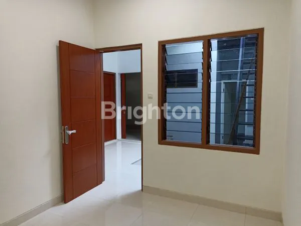 image RUMAH DI MANYAR TIRTOYOSO SELATAN DEKAT MERR DAN GALAXY MALL (8)