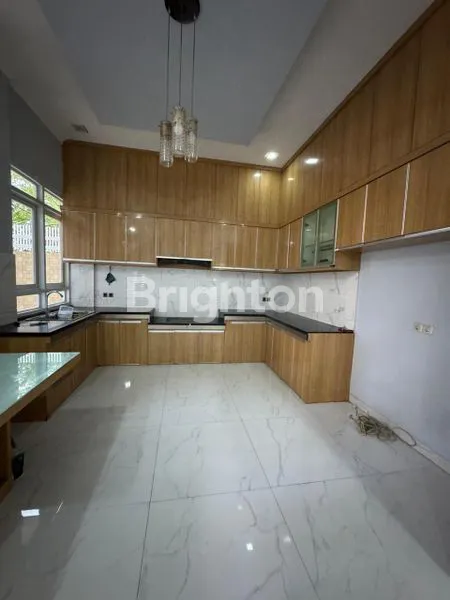 image RUMAH KELAPA GADING UK 13X15 3LT 9KT 5KM SEMI FURNISH SHM CARPORT 2 MOBIL JAKARTA UTARA (3)