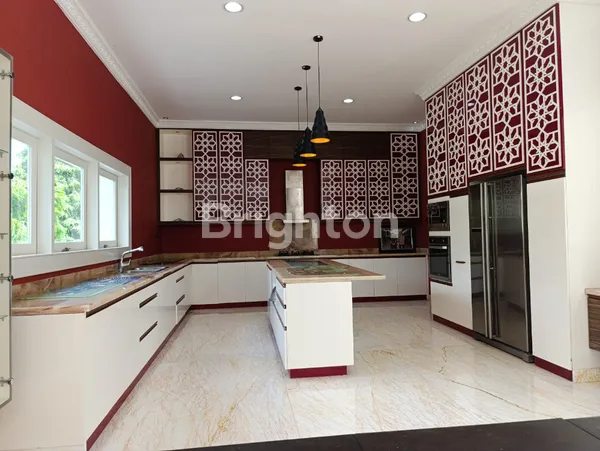 image RUMAH MEWAH 2,5 LANTAI, PREMIUM HARGA MIRING, SIAP HUNI DI PECATU BALI (6)