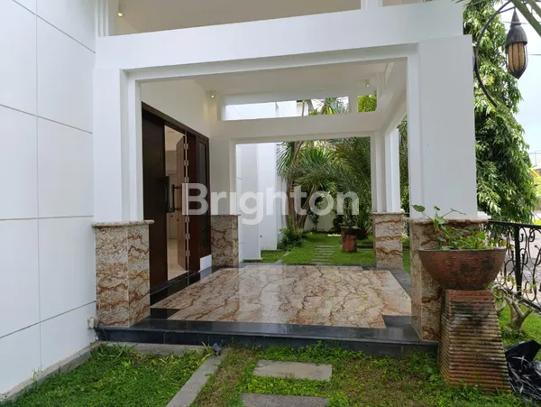 image RUMAH MEWAH 2,5 LANTAI, PREMIUM HARGA MIRING, SIAP HUNI DI PECATU BALI (7)