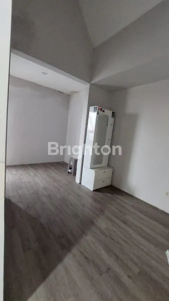 image JUAL RUGI, RUMAH 2 LANTAI DI ROYAL RESIDENCE 2 SURABAYA  (3)