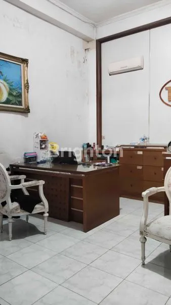 image BANGUNAN EKS SHOWROOM FURNITURE LOKASI BY PASS NGURAH RAI DENPASAR COCOK UNTUK USAHA (4)