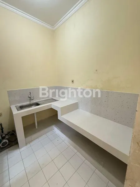 image DISEWAKAN RUMAH 1 LANTAI TERAWAT SIAP HUNI DEPAN TAMAN DEKAT RAYA MULYOSARI PAKUWON CITY KENJERAN ITS UNAIR (8)