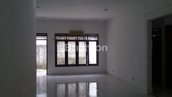 image RUMAH CANTIK LT 333M² DI CIPAYUNG, DEKAT TMII (2)