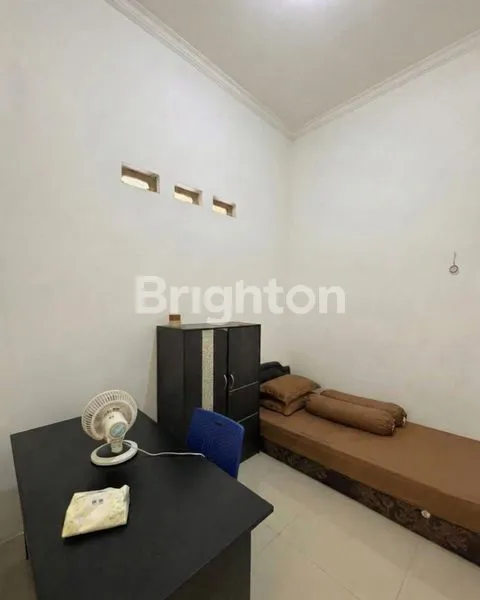 image RUMAH 2 LANTAI 10 KT DI MERJOSARI MALANG (2)