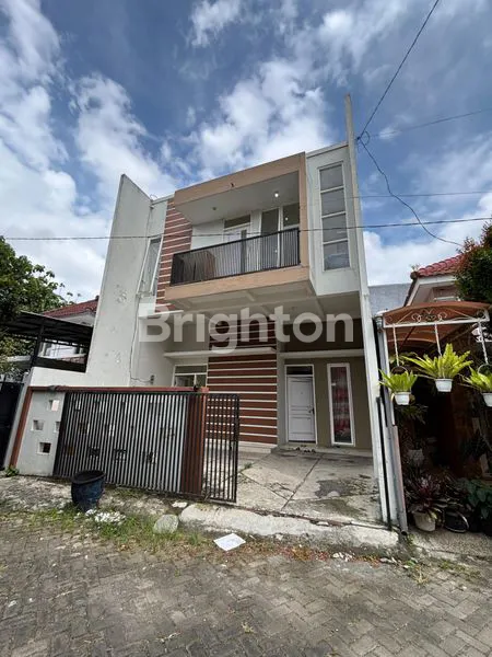 image RUMAH 2 LANTAI 10 KT DI MERJOSARI MALANG (1)