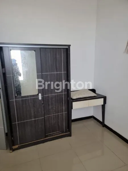 image RUMAH FULL FURNSIHED DENGAN MODEL MINIMALIS MODERN (SIAP HUNI) DEKAT RAYA MERR, KEPUTIH, MULYOSARI, WONOREJO (5)