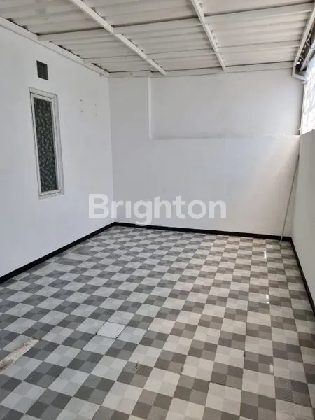 image RUMAH FULL FURNSIHED DENGAN MODEL MINIMALIS MODERN (SIAP HUNI) DEKAT RAYA MERR, KEPUTIH, MULYOSARI, WONOREJO (6)